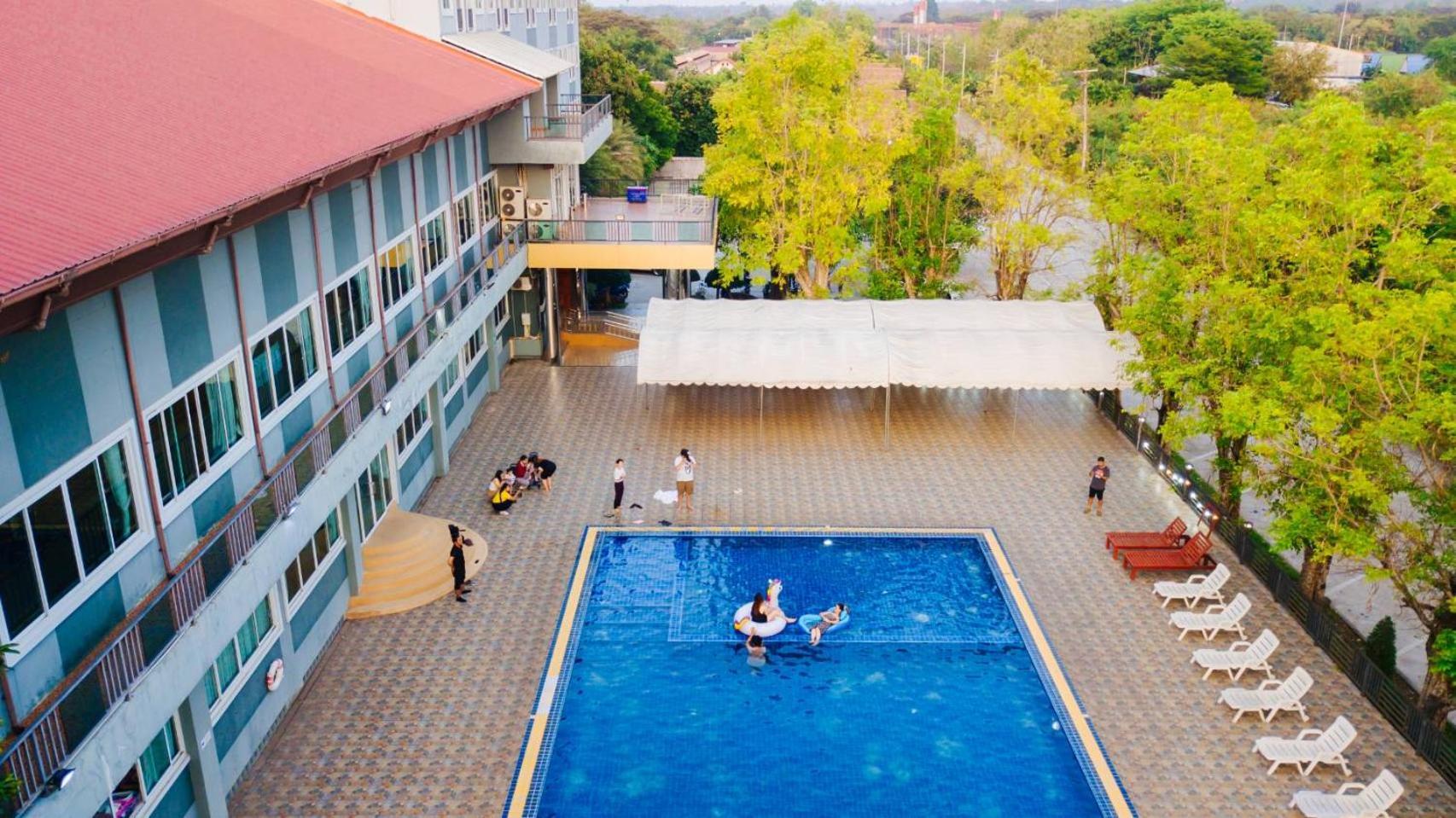 Sky View Hotel Бурирам Экстерьер фото
