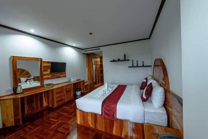 Sky View Hotel Бурирам Экстерьер фото